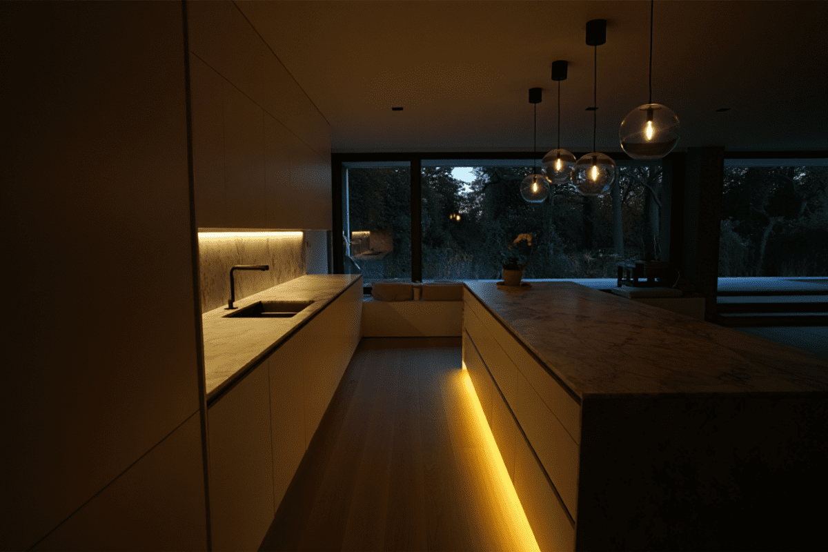 Iluminação Natural e Artificial: Fundamentos para Ambientes Funcionais e Aconchegantes Iluminação Natural e Artificial: Fundamentos para Ambientes Funcionais e Aconchegantes