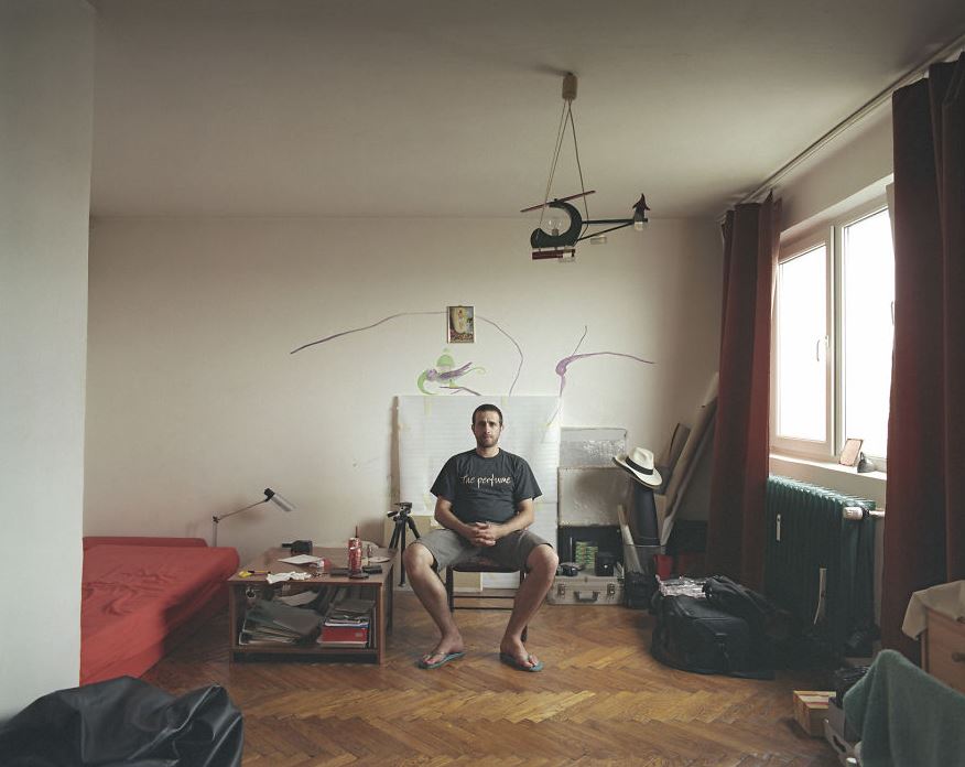 Série de fotos '10/1': a arte de viver em apartamentos idênticos Série de fotos '10/1': a arte de viver em apartamentos idênticos