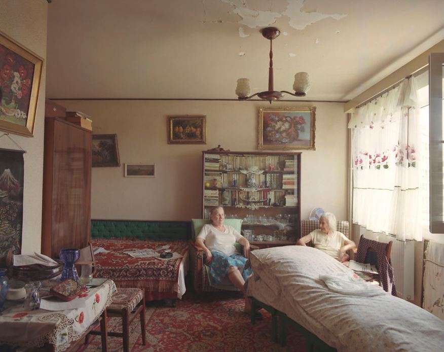 Série de fotos '10/1': a arte de viver em apartamentos idênticos Série de fotos '10/1': a arte de viver em apartamentos idênticos