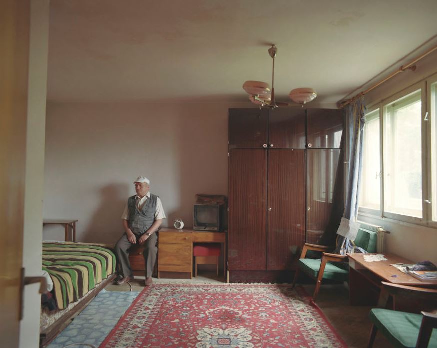 Série de fotos '10/1': a arte de viver em apartamentos idênticos Série de fotos '10/1': a arte de viver em apartamentos idênticos