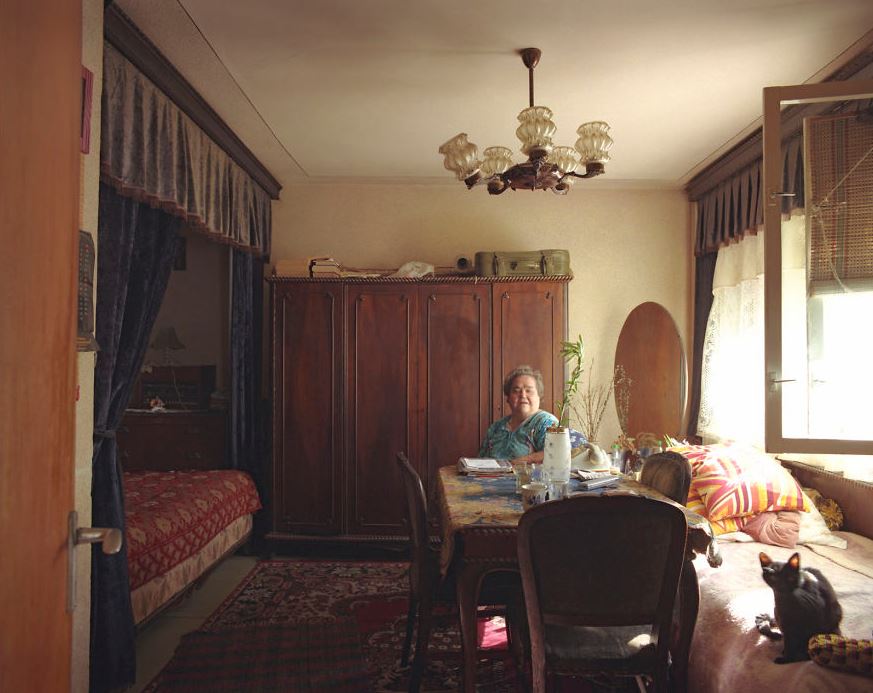 Série de fotos '10/1': a arte de viver em apartamentos idênticos Série de fotos '10/1': a arte de viver em apartamentos idênticos
