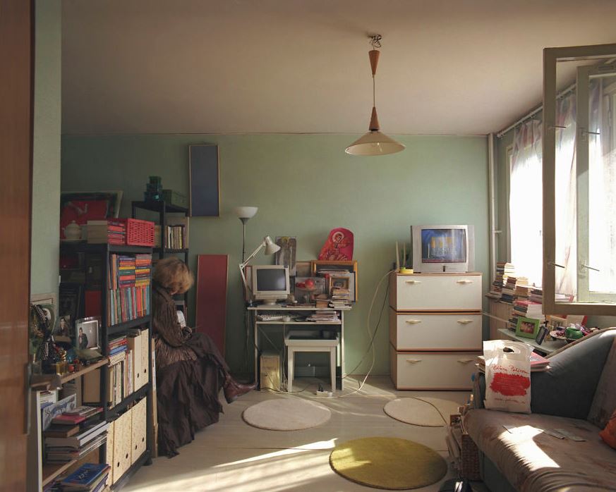 Série de fotos '10/1': a arte de viver em apartamentos idênticos Série de fotos '10/1': a arte de viver em apartamentos idênticos