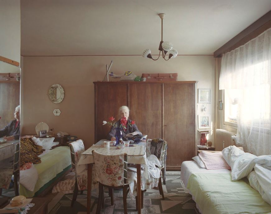 Série de fotos '10/1': a arte de viver em apartamentos idênticos Série de fotos '10/1': a arte de viver em apartamentos idênticos