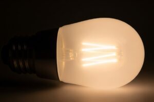 Vantagens das lâmpadas LED: por que você deve usá-las em sua casa Lâmpada de LED. Imagem gerada com IA