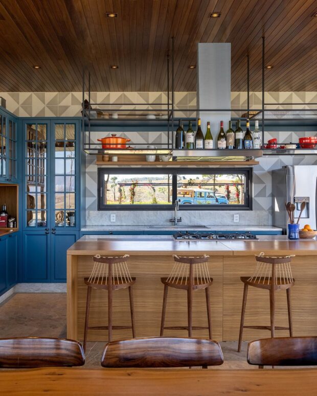 Rancho na Montanha: Bruno Gagliasso e Gio Ewbank unem rusticidade e sustentabilidade