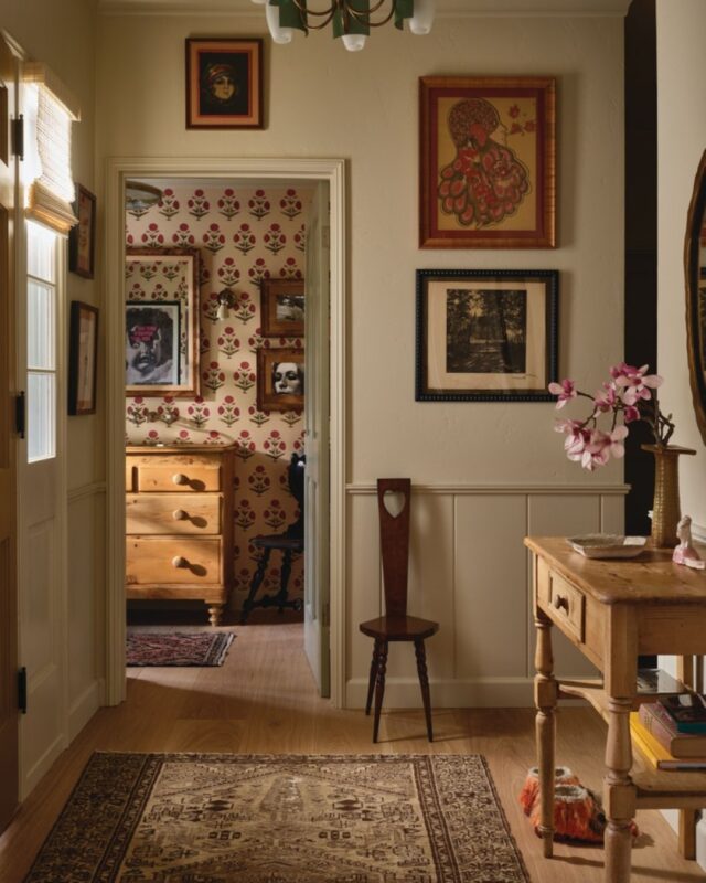 Casa de Bonecas: o estilo vintage e aconchegante do lar de Emma Roberts