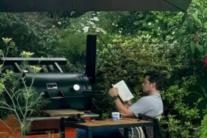 Rústico Moderno: como Henry Cavill combina madeira, tijolinhos e tecnologia em sua casa aconchegante