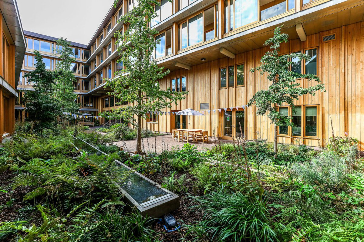 Edifício projetado para combater solidão de idosos vence prêmio de Arquitetura